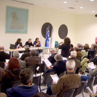 Αναζητεί εχθρούς εκτός των τειχών!