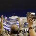 Στο πλευρό των «αγανακτισμένων»