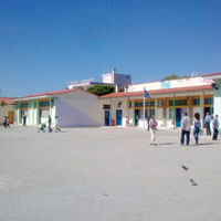 Αυτοσχεδιάζουν για τραπεζοκόμους