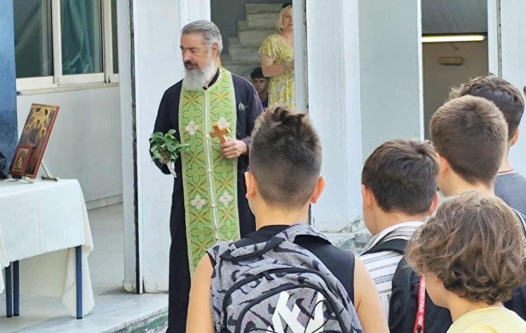 Μηνύματα αιρετών για το «πρώτο κουδούνι» στα σχολεία