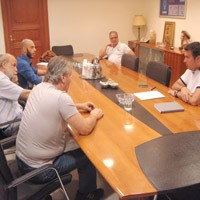 Αναμονή για πλατεία Αγ. Λαύρας