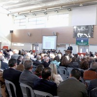 Ζητεί ισχυρή ψήφο