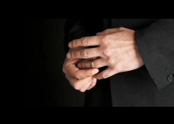 Aυτόπτης μάρτυρας «έσωσε» την κλεμμένη βέρα άνδρα στα Πευκάκια