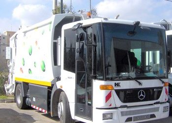 Αποπνικτική εικόνα με σκουπίδια στους δρόμους