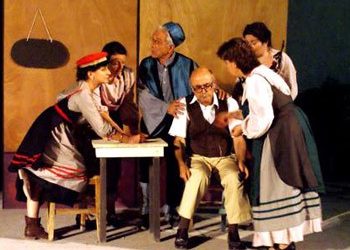 Συνεχίζονται οι παραστάσεις του Λαϊκού Θεάτρου