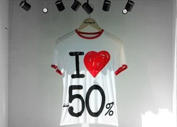 Μειωμένες έως 70% οι τιμές στις εκπτώσεις