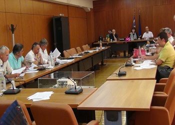 Ερίζουν Κωνστάντος-Φωκιανός για το κατεπείγον