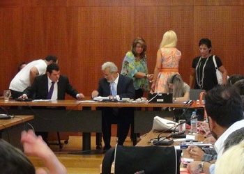 Φωτιές ανάβει η πρόσληψη επικοινωνιολόγου!