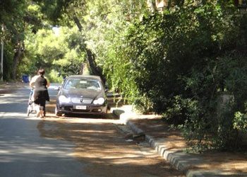 Εξόρμηση για την απελευθέρωση πεζοδρομίων