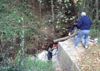 Καθαρισμός του ρέματος Ακακίας στην Εκάλη