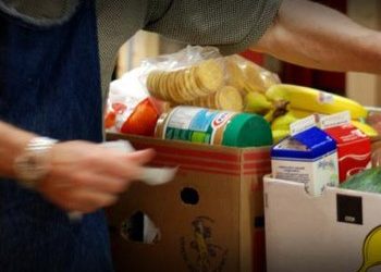 Συγκέντρωση τροφίμων και ρούχων