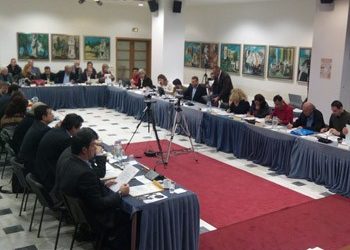 Προϋπολογισμός σε ρηχά νερά, για να μην «πνιγεί»