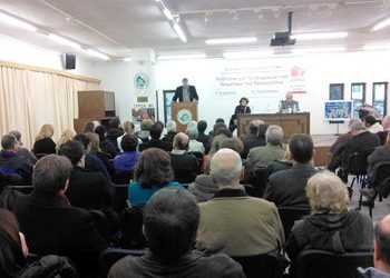 «Ο ΣΥΡΙΖΑ συζητά και δεσμεύεται»