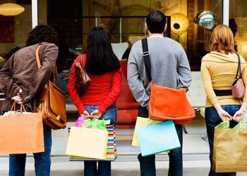 ΦΥΣΑΕΙ ΚΟΝΤΡΑ για καταστήματα την Κυριακή