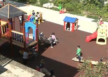 Άνανδρη επίθεση έξω από Παιδικό Σταθμό!