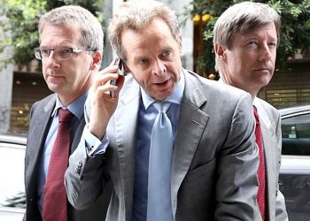 Τελευταία, αλλά… καθυστερεί