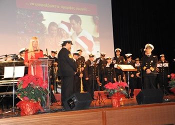 Άναψε το Χριστουγεννιάτικο δέντρο