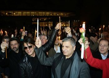 Υπό το φως κεριών για την επιστροφή των μαρμάρων