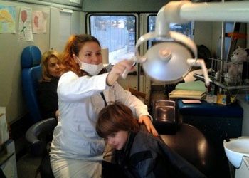 Οδοντιατρικός έλεγχος στα σχολεία