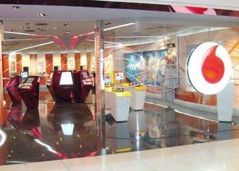 Vodafone: Εμπειρία 4G+ στο The Mall Athens & Athens Metro Mall