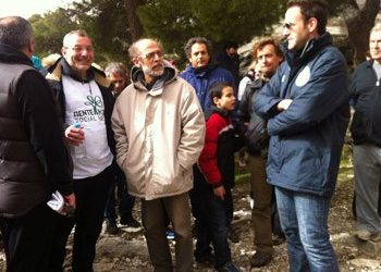 Άφησαν τον καναπέ και πήγαν… Πεντέλη