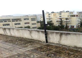 Τρεις σταθμοί μέτρησης ακτινοβολίας