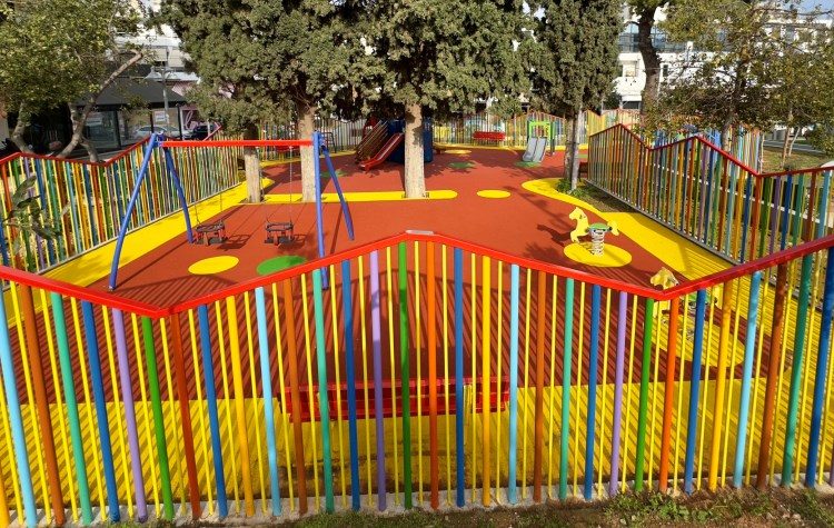 Άνοιξε η δεύτερη παιδική χαρά στην πλατεία Άη Γιάννη