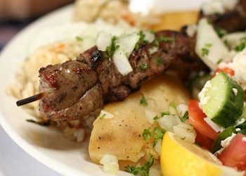 Σπιτικό φαγητό στο «Βασιλικός Supper House»