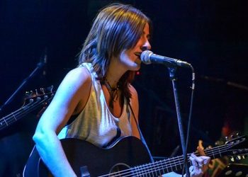 Η Δήμητρα Μαστορίδου στο Γυάλινο Upstage