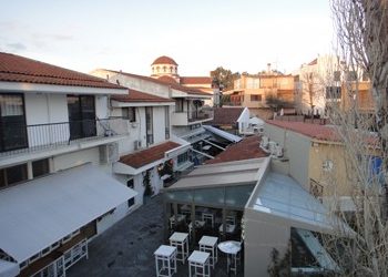 Σφοδρή αντιπαράθεση για τα νυχτερινά κέντρα