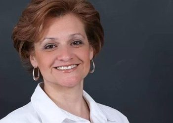 «Πίσω από κλειστές πόρτες»