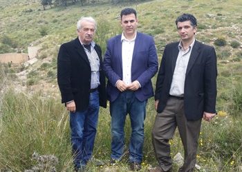 Καθαρίζουν τα φράγματα στο Πεντελικό