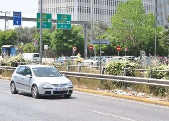 Καθαρισμός νησίδας λεωφόρου Μεσογείων