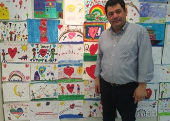 Αυλαία για την παιδική έκθεση ζωγραφικής