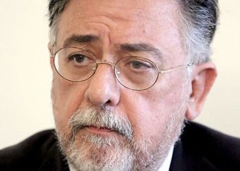 Όλοι απέναντι και στη μέση ο… Πανούσης!