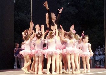 Xορευτική παράσταση στο Αμαλίειο