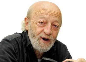 Υπάρχει και πολιτική!
