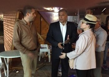 Καταστροφή περίπτερου του ΝΑΙ