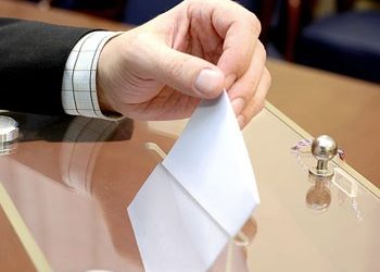 Ξανά στις κάλπες, με πορεία μέσα στην ομίχλη