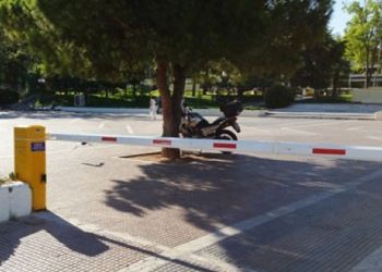 Επισκευάστηκε η μπάρα της κεντρικής πλατείας