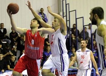 Νίκη στην παράταση για τον Πανερυθραϊκό