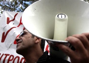 «Κάτω τα χέρια από την ασφάλιση!»