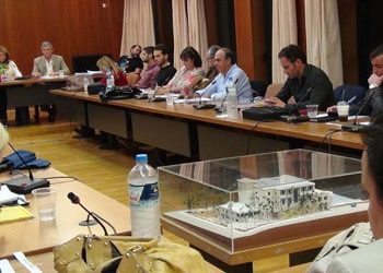 «Μαλλιά κουβάρια» στο Δημοτικό Συμβούλιο!