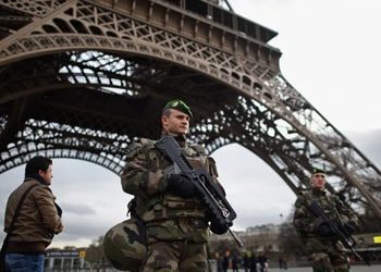 Τρόμος πάνω απ’ το Παρίσι!