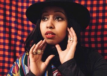 Κανείς δεν αφήνει την πατρίδα του, εκτός αν…