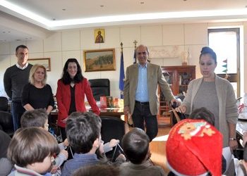 Παιδικές φωνές πλημμύρισαν το Δημαρχείο