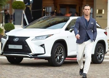 Ο JUDE LAW συνεργάζεται με τη LEXUS