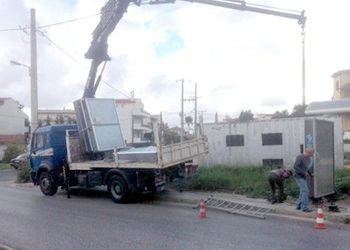 Απομακρύνονται οι παράνομες διαφημίσεις