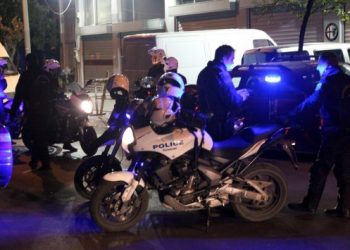 Ανθρωποκυνηγητό για ληστές με καλάσνικοφ!