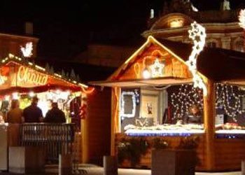 Χριστουγεννιάτικο χωριό από τους εμποροβιοτέχνες